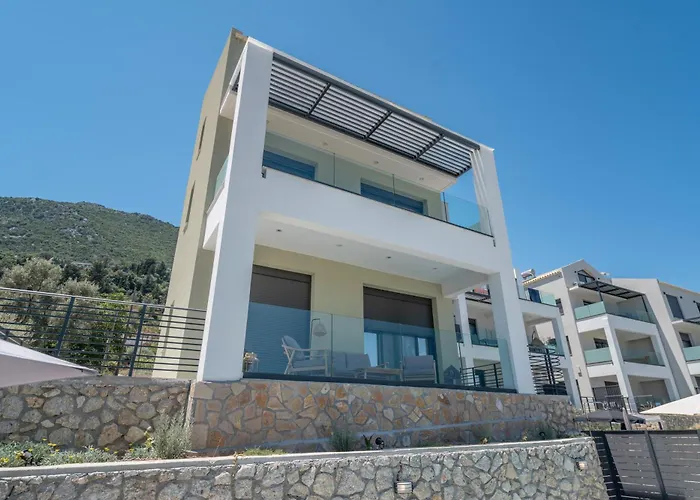 Saint George 2 Vila Nikiana